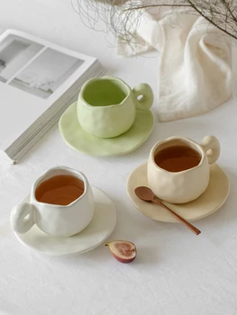Кофейные чашки и тарелки с нишей для дофаминовой индивидуальности, высококачественные изысканные чашки для послеобеденного чая латте, бытовые керамические стаканчики для воды