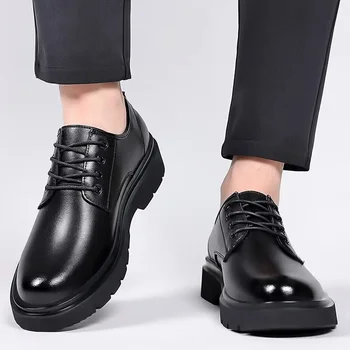 Мужская обувь Осень 2023, новая летняя повседневная обувь из дышащей кожи, обувь для черных досок, британская спортивная рабочая модная обувь